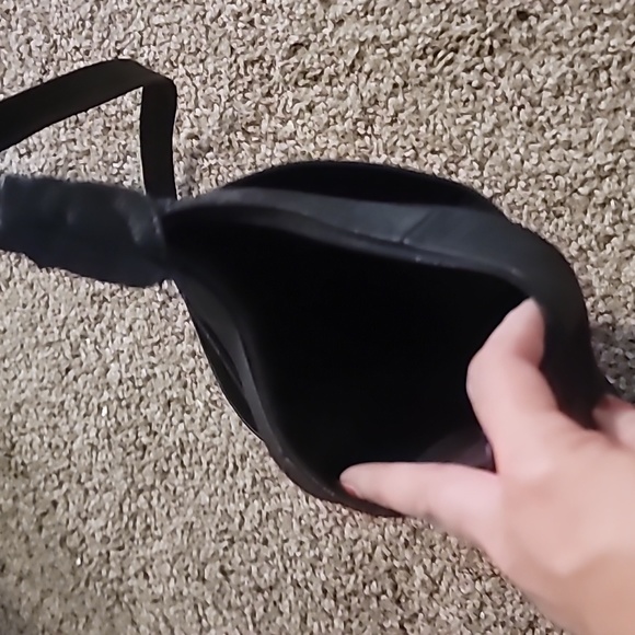 RAIDERS Leather cross body with tons of pockets - Picture 4 of 5